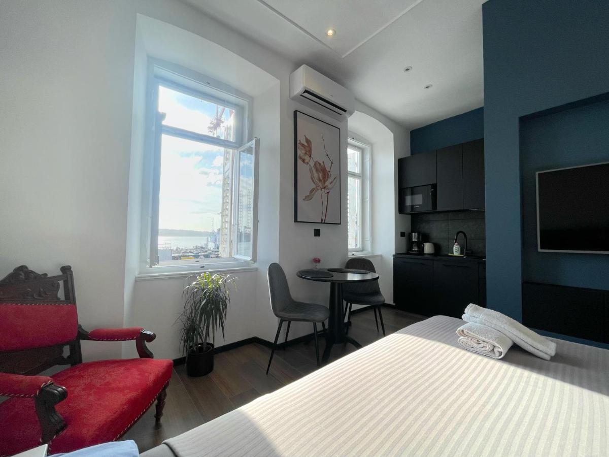 Navis City Apartments Pula Exterior foto
