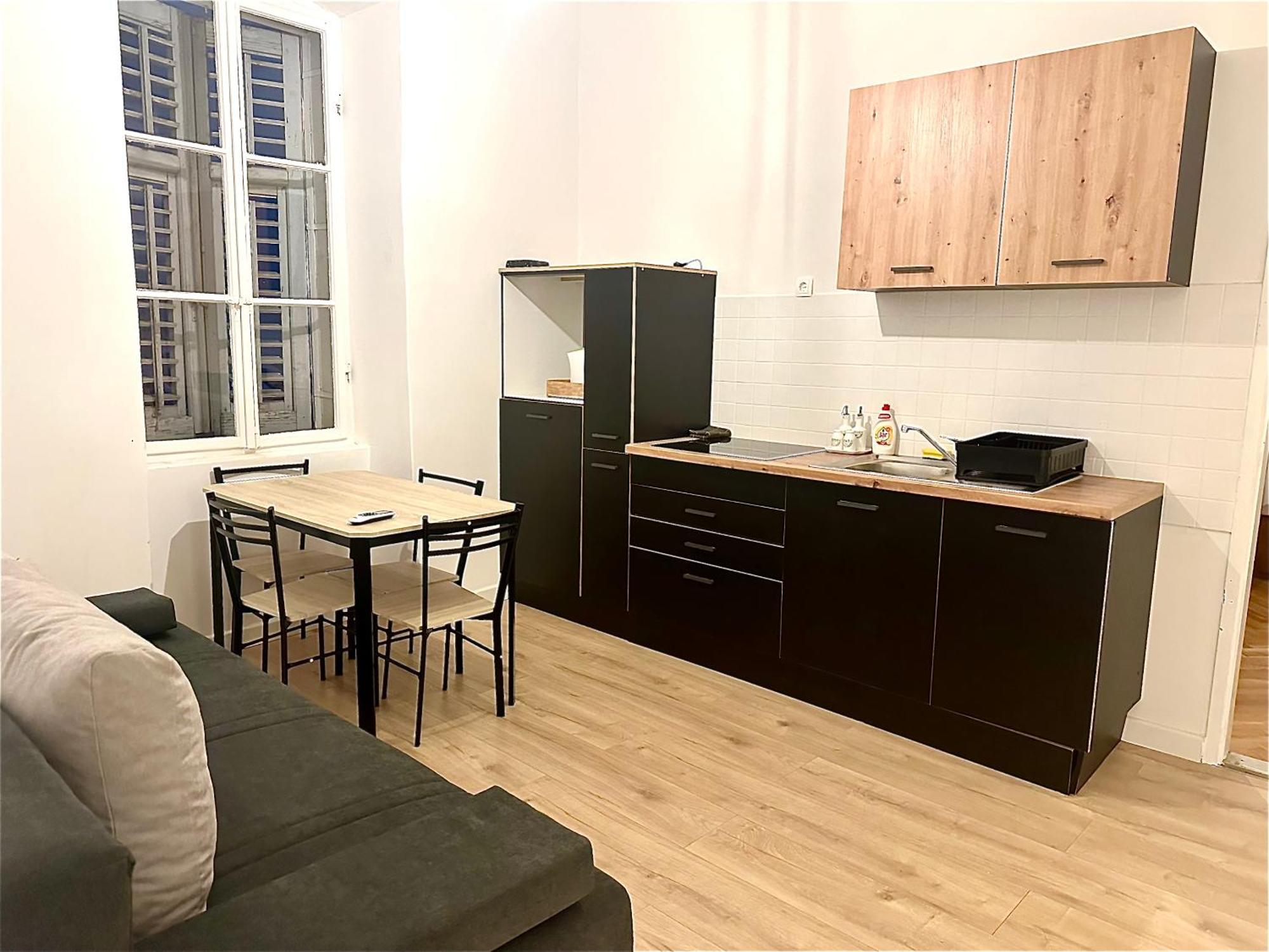 Navis City Apartments Pula Exterior foto